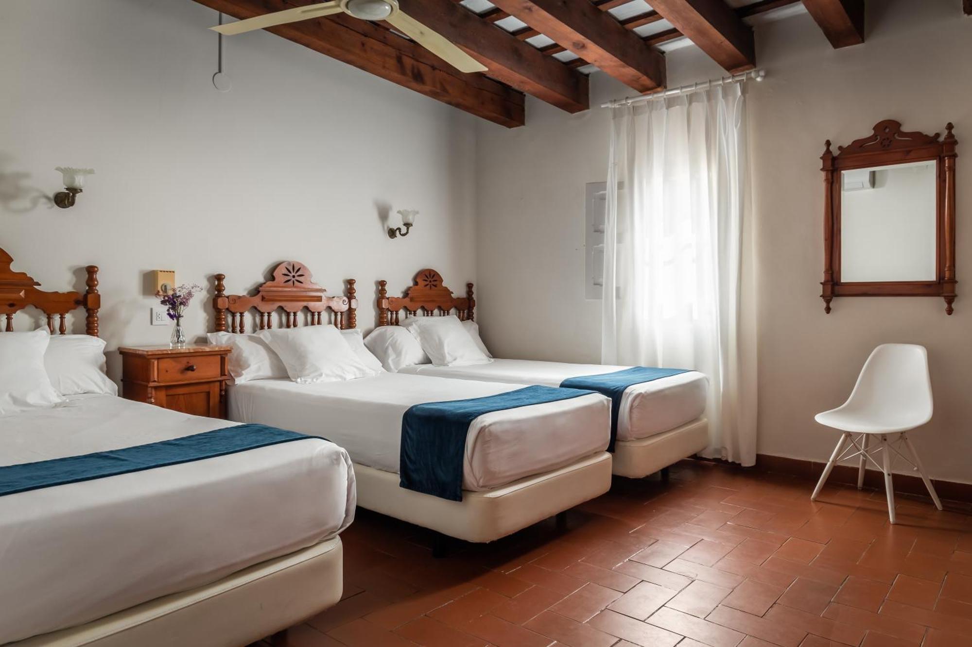 Hotel Medium Renaixenca Sitges Bilik gambar